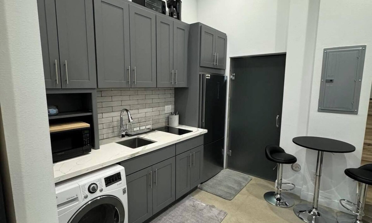 Genesee Apartment | Cozy studio in enchanting Seattle with AC, WiFi