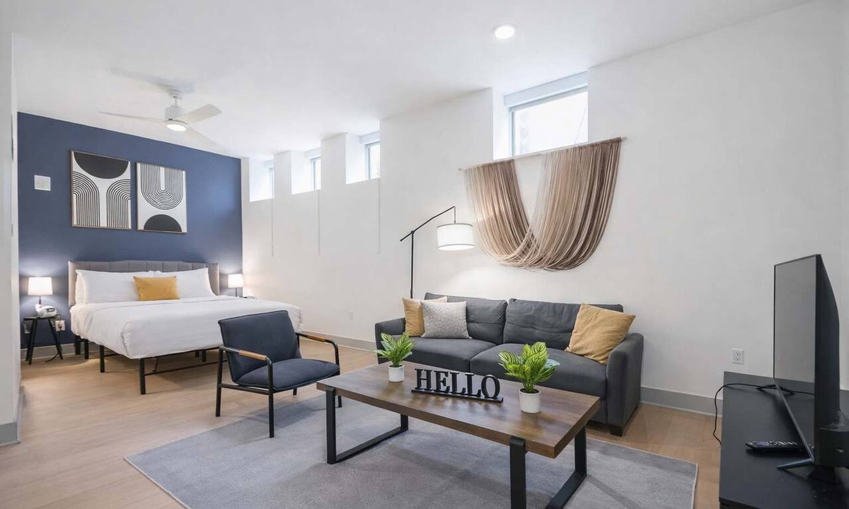 Downtown Louisville Apartment | Cozy studio located in Louisville's prime location