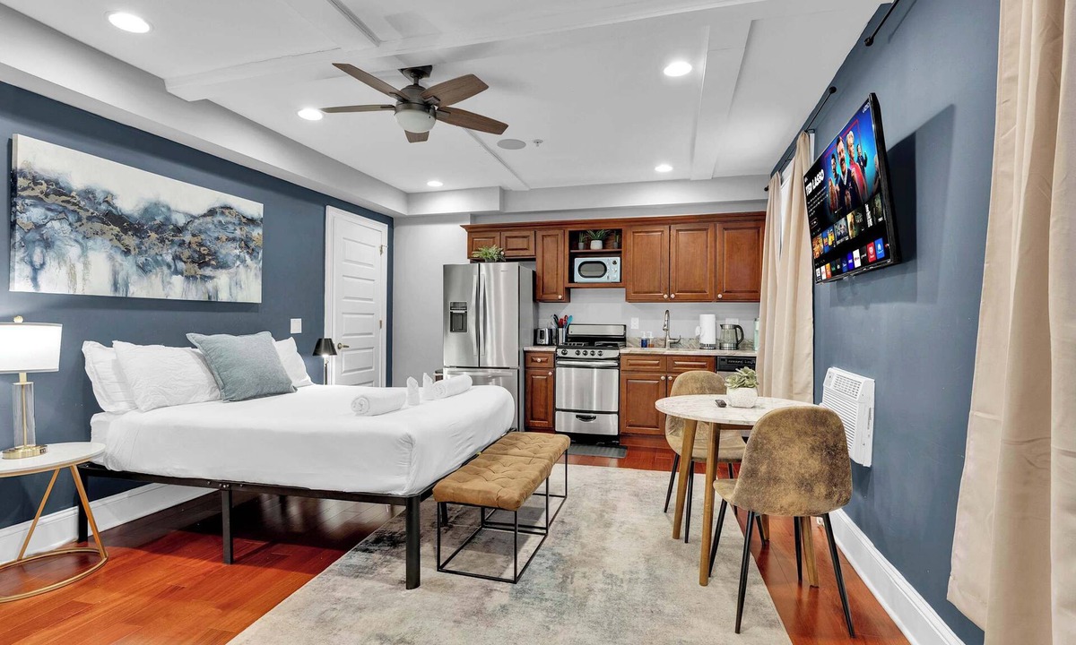 Old City Apartment | Cozy Studio| Old City | 1Bed | Independence Hall