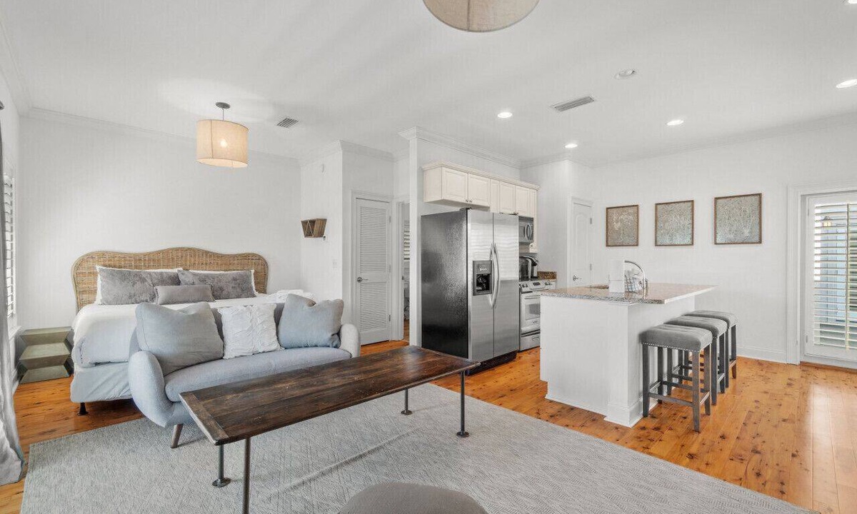 Rosemary Beach Apartment | Cozy Studio-Private Balcony-Resort Pool-Beach Access-Bikes-Backpack Beach Chairs