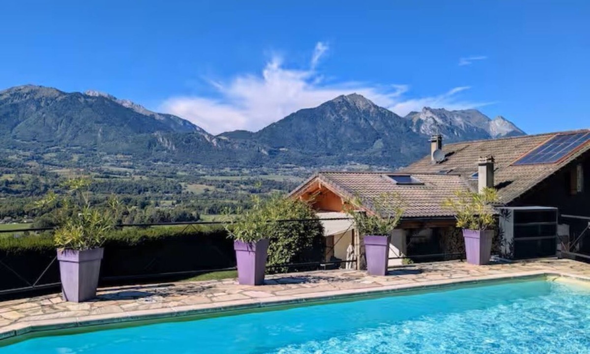 Monthion Apartment | Cozy studio - Private sauna - Swimming pool - ideal for hiking, lakes, nature, biking, skiing.