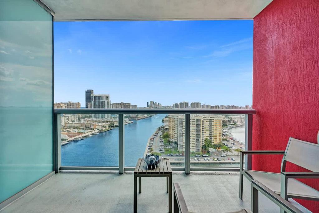 Hallandale Beach Hotel | Cozy Studio Resort Access near Beach Pool 1907