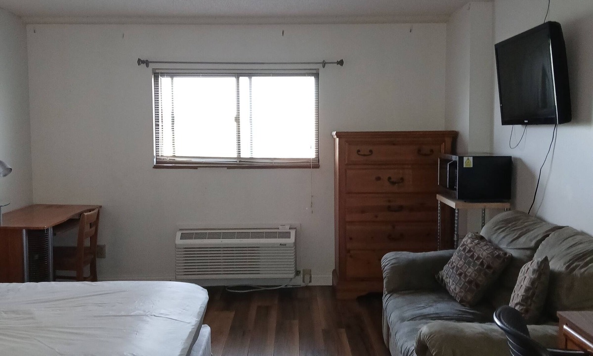 Old North Columbus Apartment | Cozy studio right next to your football game!