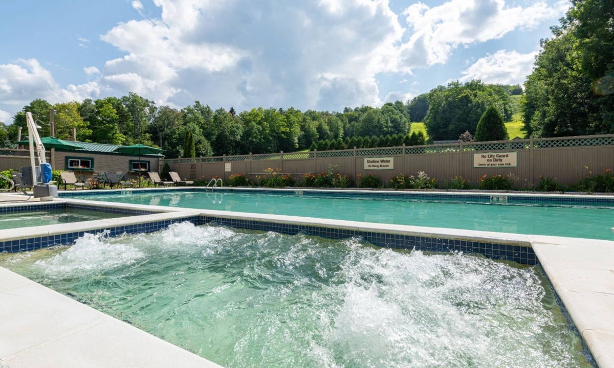 West Dover Apartment | Cozy Studio | Ski-In Access + Kitchenette