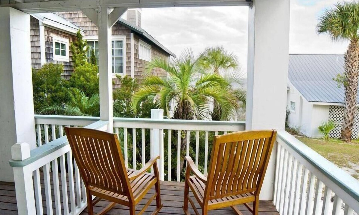 Tybee Island Condo | Cozy Studio Terrace w/Partial Ocean View, Hammock, & Pool Access