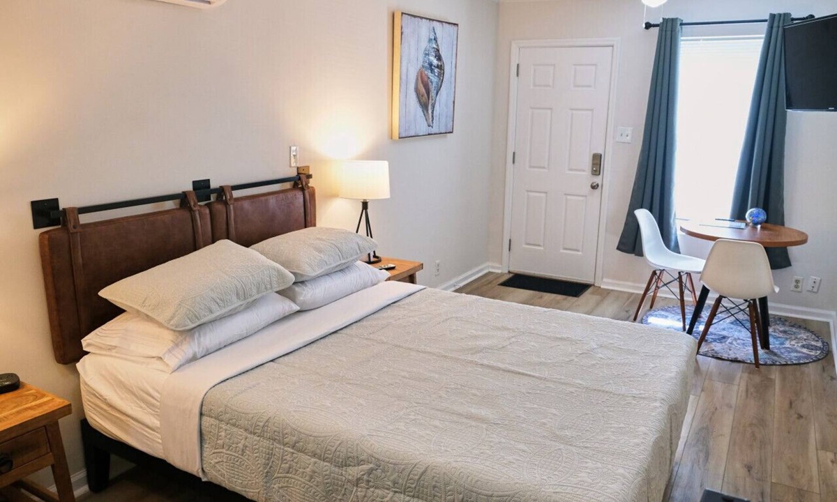Jacksonville Beach Apartment | Cozy Studio - Close to Bars, Restaurants, and the Beach!