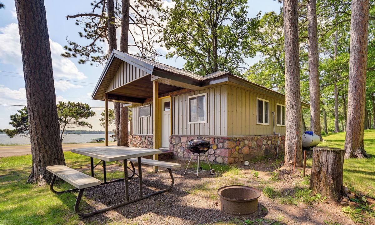 Stone Lake Apartment | Cozy Studio w/Community Docks in Stone Lake!