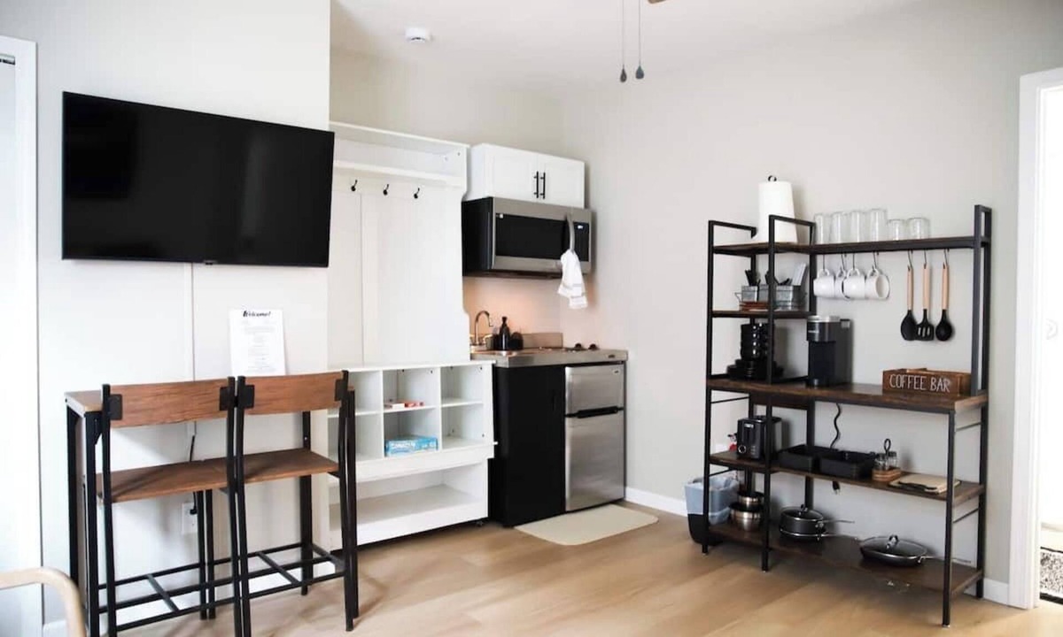 Royal Oak Apartment | Cozy studio with AC and WiFi in charming Royal Oak