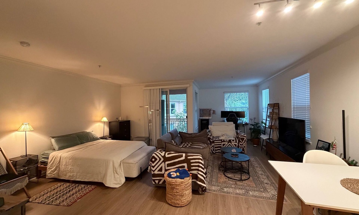 Airport Area Apartment | Cozy Studio with AC in cool Irvine