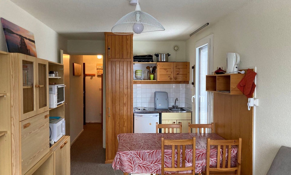 Le Pleynet Apartment | Cozy Studio with Balcony, Near Slopes and Shops, Ski-in/Ski-out Access
