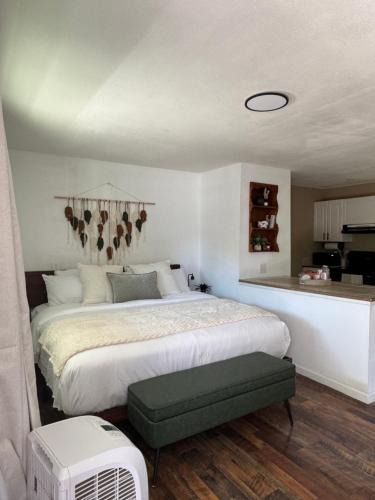Weed Apartment | Cozy Studio with King Bed