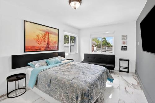 Hialeah Hotel | Cozy Studio with Parking Near Miami Airport