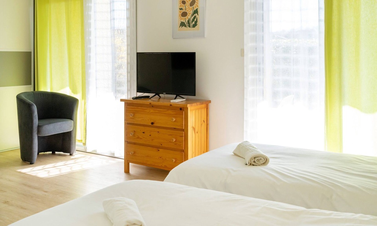 Barbotan-les-Thermes Apartment | Cozy Studio with Private Terrace, Air Conditioning & Pool Table – Cazaubon