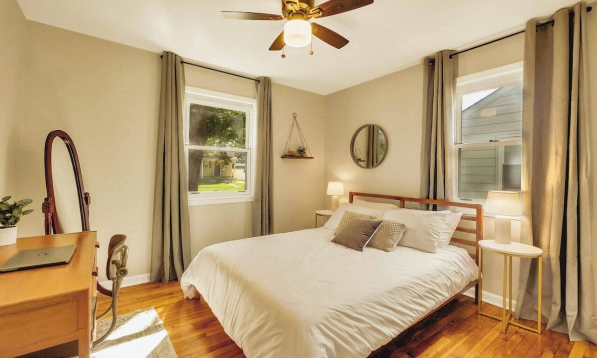 Ferndale House | Cozy- Stylish 2 bd with fenced in back yard w/ Firepit