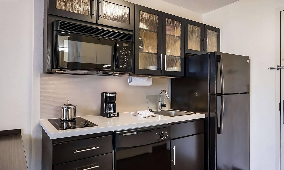 Libertyville House | Cozy Suite w/BBQ & Full Kitchen – Perfect for Relaxing Getaways & Longer Stays