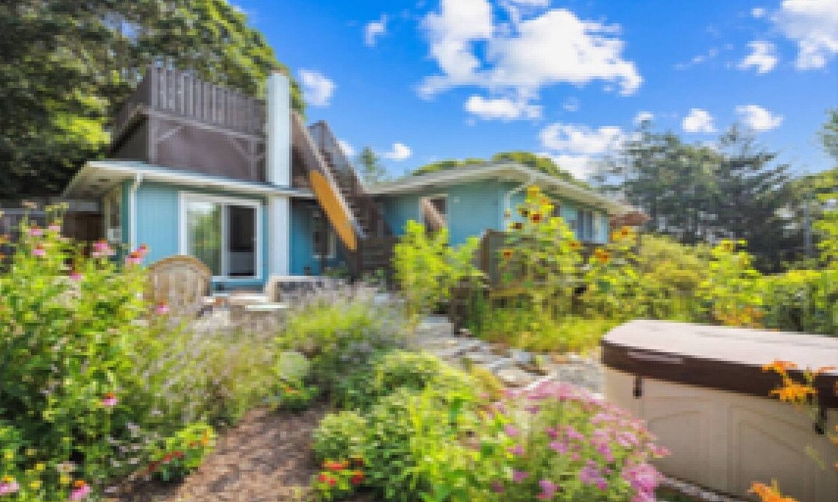 Montauk House | Cozy sun drenched beach cottage private beach, walk to town, hot tub