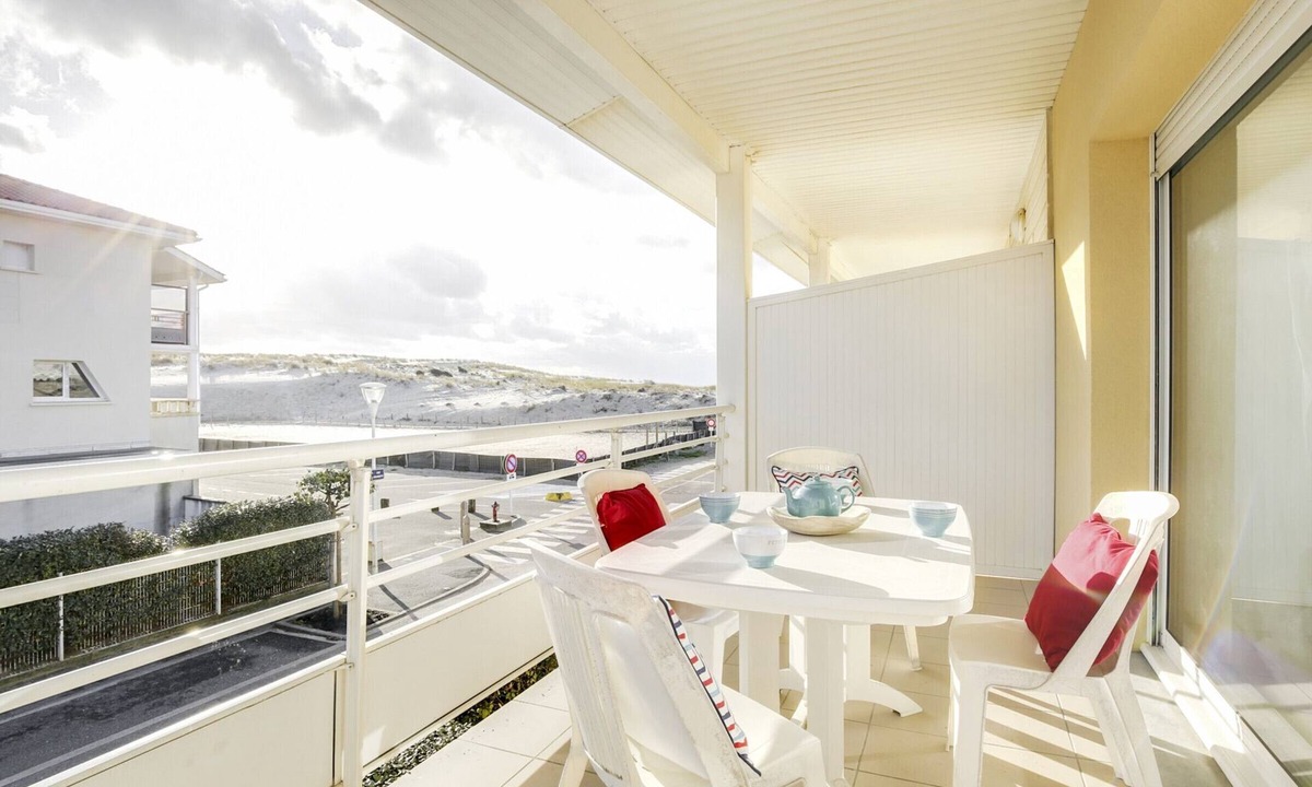 Biscarrosse Plage Apartment | Cozy T3 with Balcony, 50m from Ocean, Parking Included, Sleeps 4