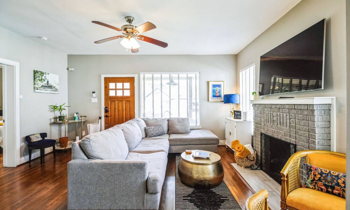South Central Houston House | Cozy Third Ward Hideaway | Sleeps 8