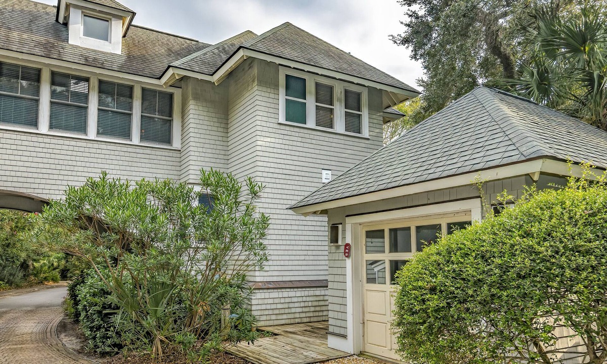 Cape Fear Station House | Cozy three bedroom nestled in Keepers Landing overlooking maritime forest!