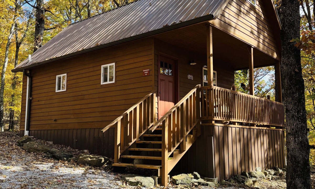 Winslow Cabin | Cozy tiny cabin nestled in a little woodland village - playground & pond access