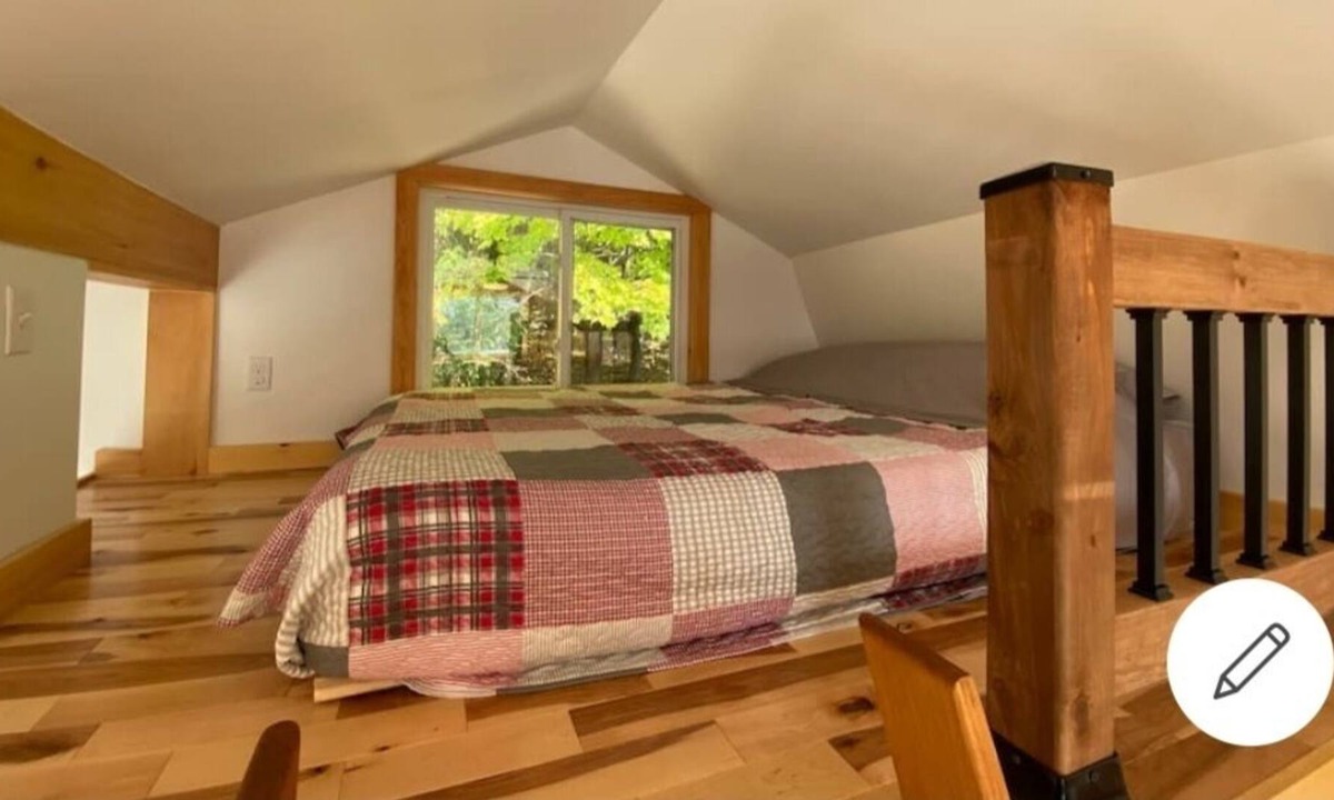 Sainte-Adele House | Cozy Tiny Home
