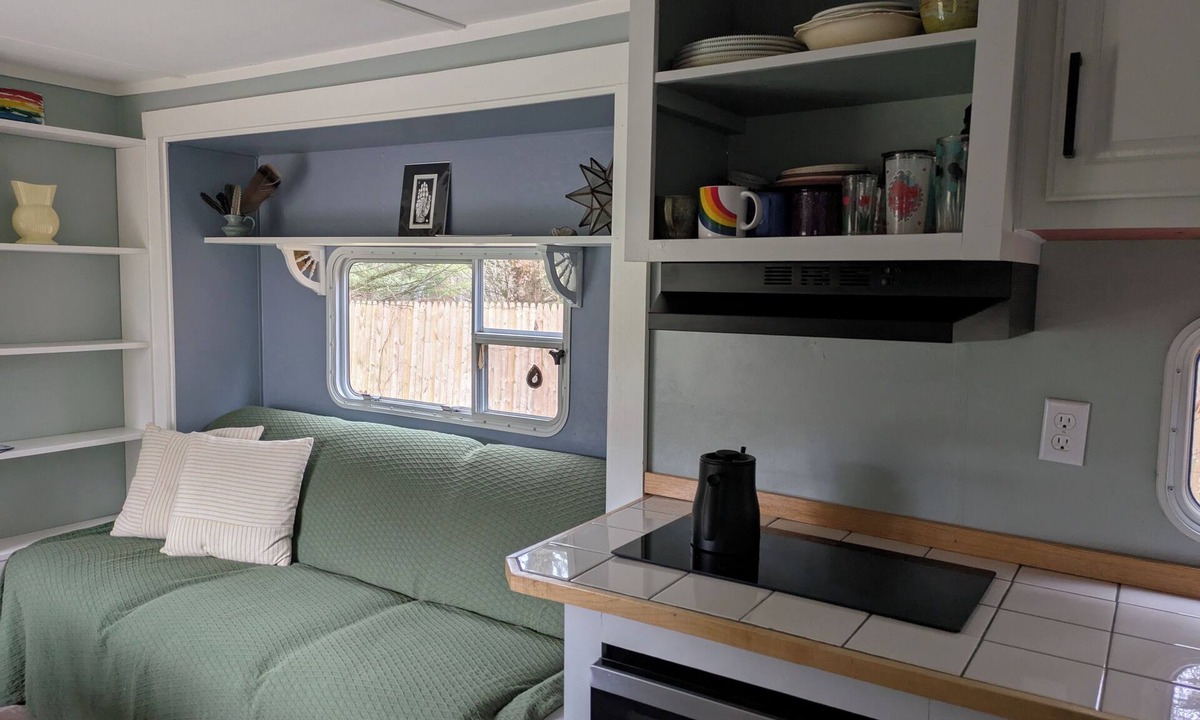 Bristol House | Cozy Tiny Home in charming Bristol VT, close to skiing, hiking, swimming holes
