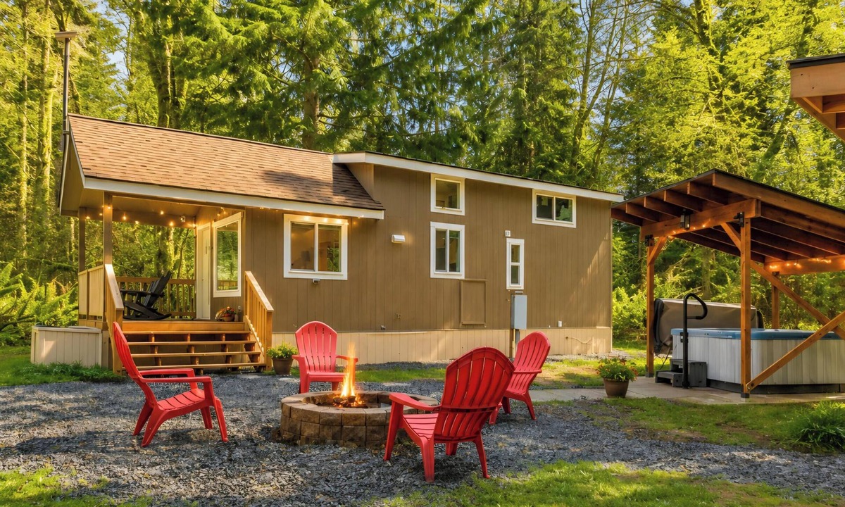Ashford Cottage | Cozy Tiny Home w/Hot tub and firepit close to Mt. Rainer Nat.Park & Restaurants