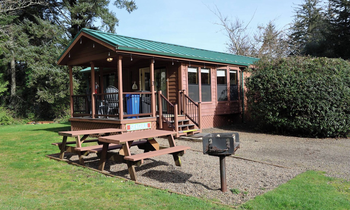 Florence Cabin | Cozy Tree‑lined Standard Cabins — 2BR, Sleeps 6, Private Covered Porches