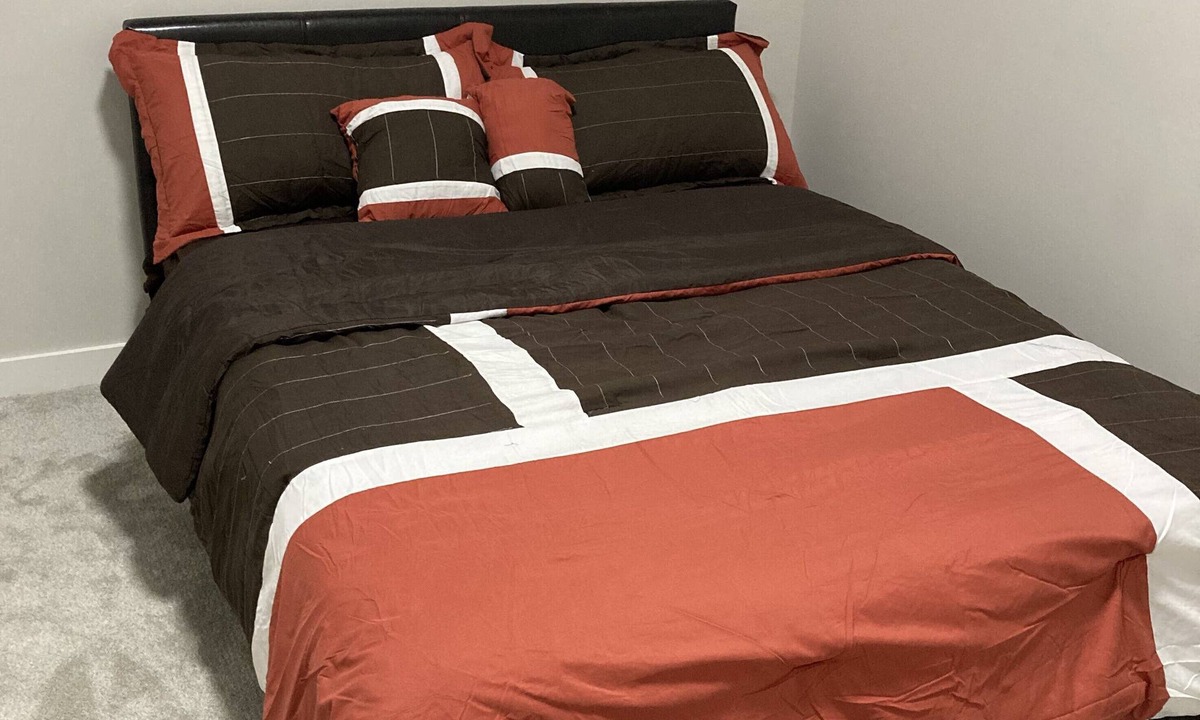 Symons Valley House | Cozy Two Bedroom Basement Suite