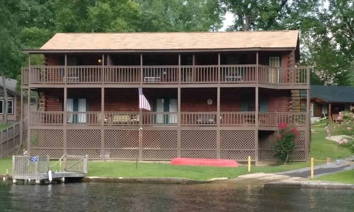 Mountain Pine Cabin | COZY UNIT #2 WATERFRONT LOG CABIN