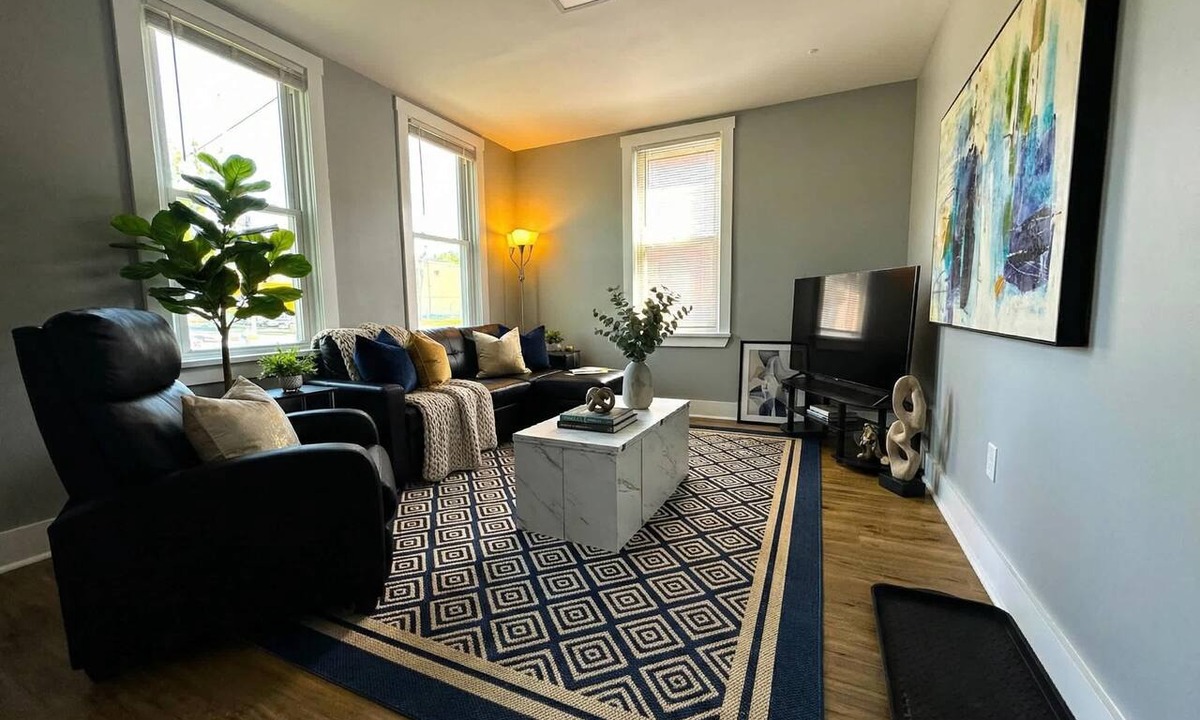 Wilmington Apartment | Cozy unit, King bed & laundry
