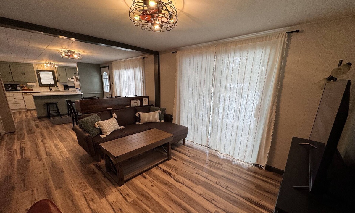 St. Helen House | Cozy updated cabin close to ORV trails and blocks from the beach!!