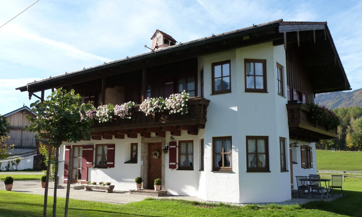 Gmain Apartment | Cozy vacation apartment with beautiful alpine panorama near Salzburg