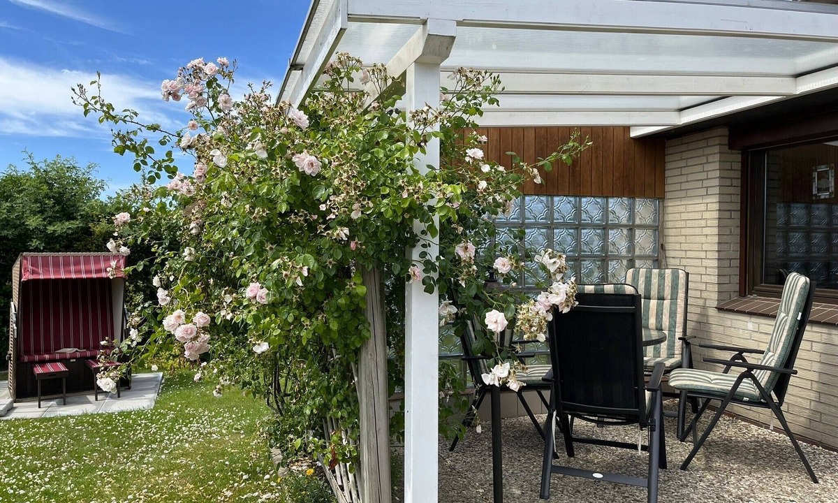 Warwerort House | Cozy vacation home in Warwerort, 150 m to the North Sea, with garden. Free of visitor's tax