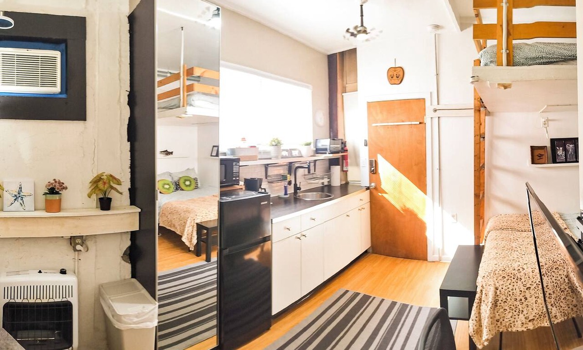Fishtown Apartment | Cozy Vibe MicroFlat with AC, W/D, FastWiFi in the heart of Fishtown Philadelphia