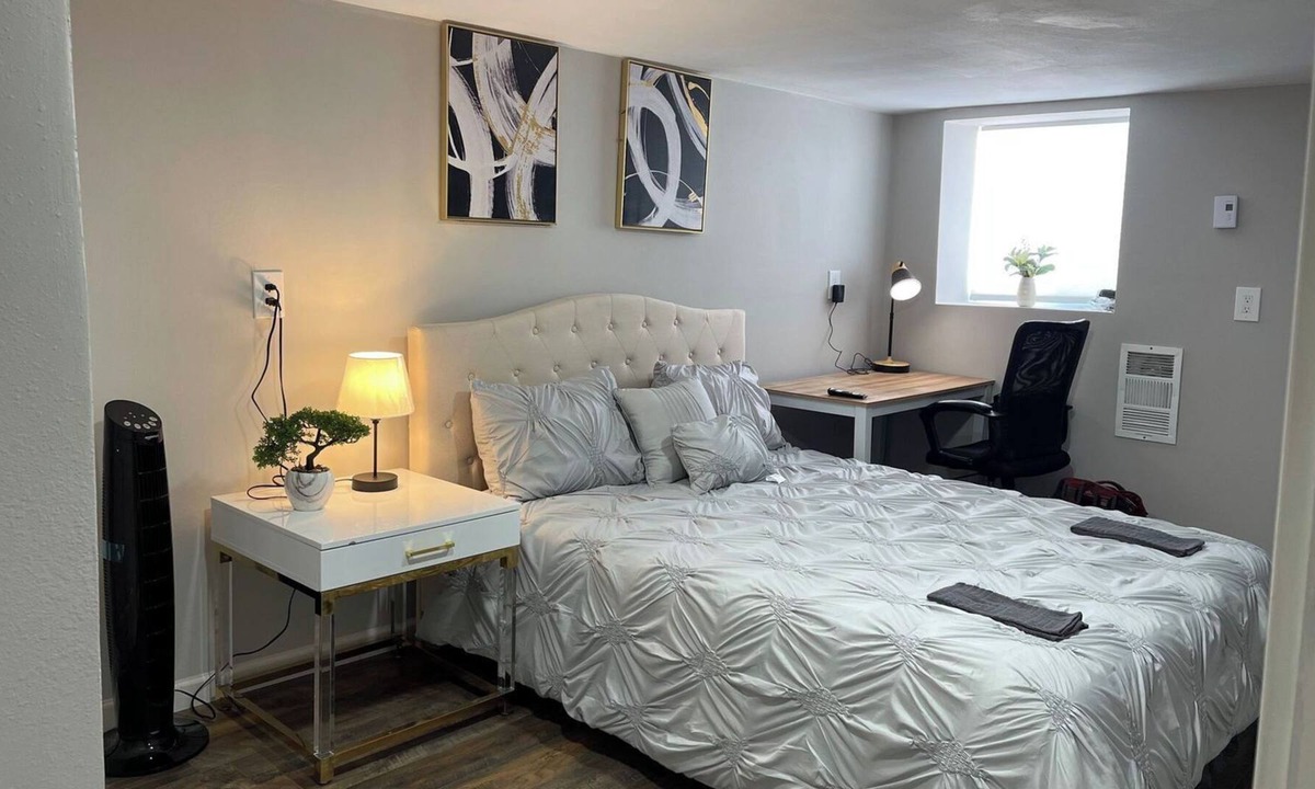 University District House | Cozy & Vibrant U-District Lower Unit