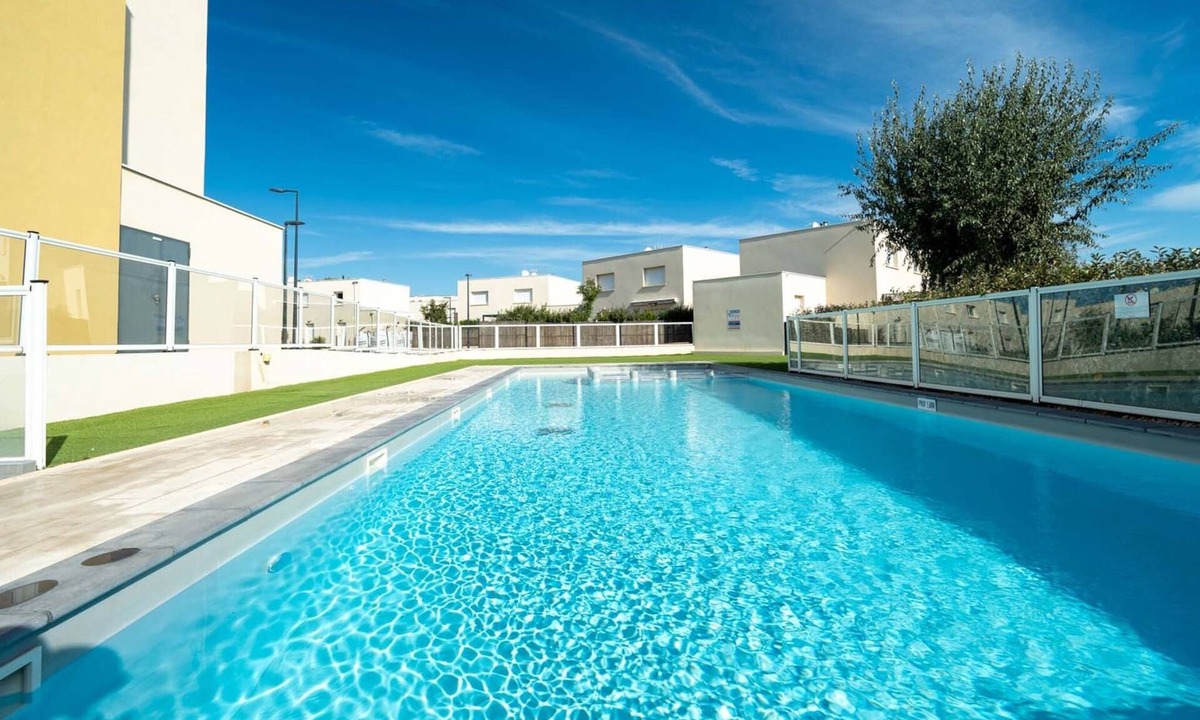 Serignan Villa | Cozy Villa Steps from the Beach