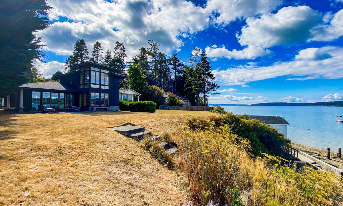 Island County House | Cozy Waterfront Beach House Near Baby Island! New to VRBO!