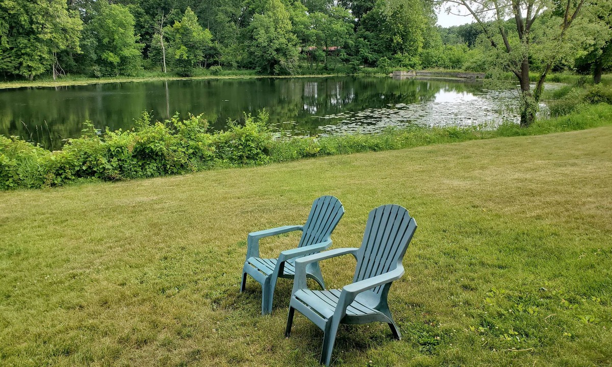 Moscow House | Cozy waterfront cottage on 40 acres. Great fishing kayaking & hunting!