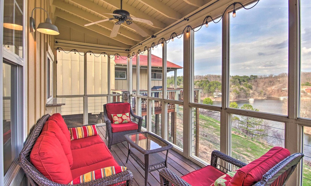Eucha Cottage | Cozy Waterfront Grand Lake Cottage w/ Deck