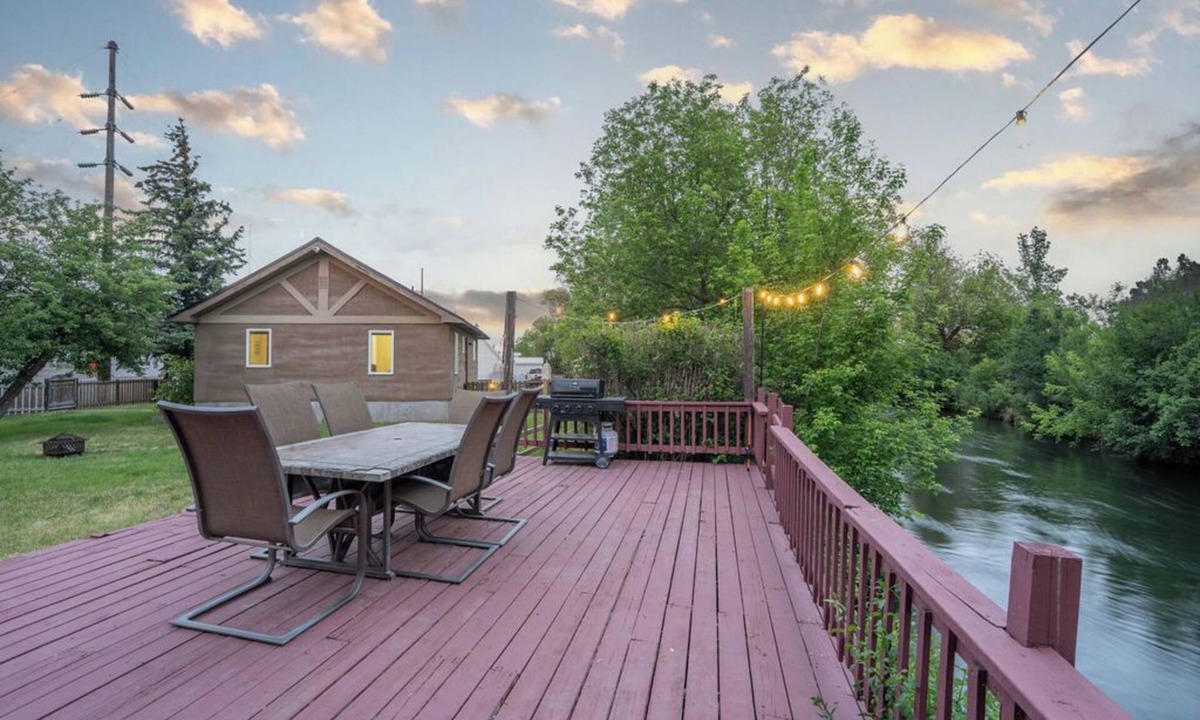 St. Anthony House | Cozy Waterfront Retreat with Hot Tub in St. Anthony
