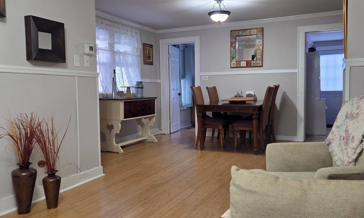 Rotterdam Apartment | Cozy, well equipped 1st Floor Apt in the Heart of Schenectady. Family Friendly