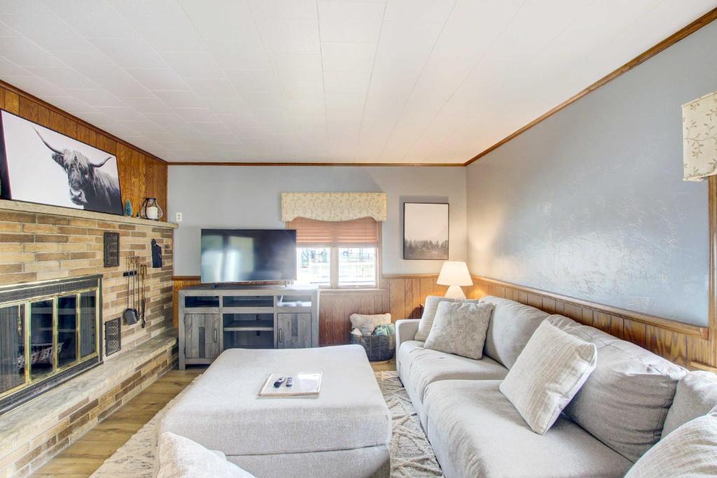 Algoma House | Cozy Wisconsin Abode: Walk to Lake Michigan!
