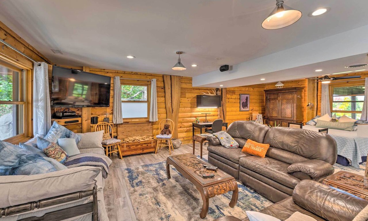 Bassett Apartment | Cozy Wisconsin Studio, 11 Mi to Lake Geneva!