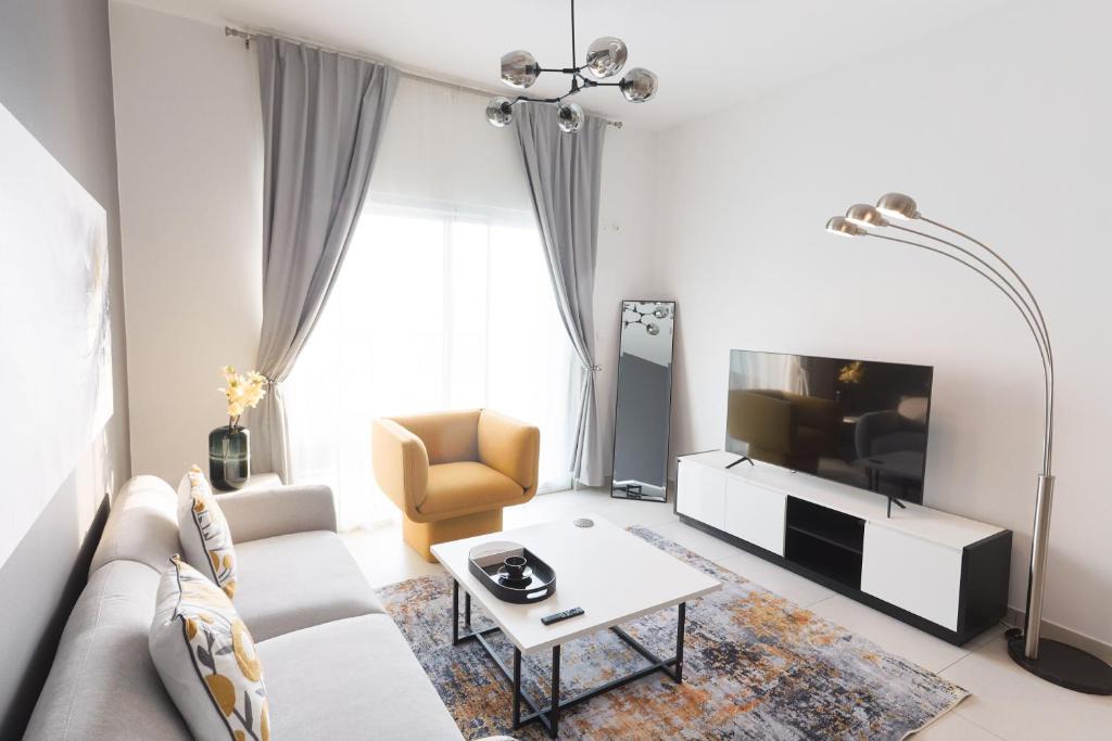 Abu Dhabi Apartment | CozyCorner - Gym & Pool Access - Reem Island