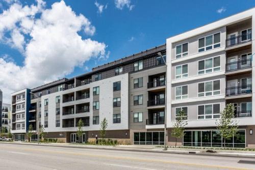Cole-Noble District Apartment | CozySuites at GRID