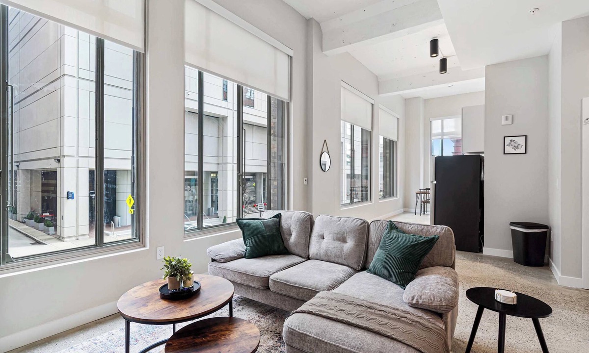 Downtown Cincinnati Apartment | CozySuites at Textile - 5BR/4BA | 2 units