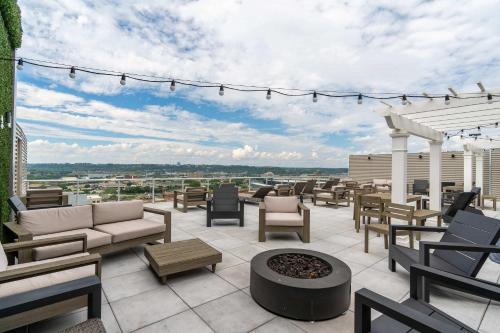 Downtown Cincinnati Apartment | CozySuites at Textile