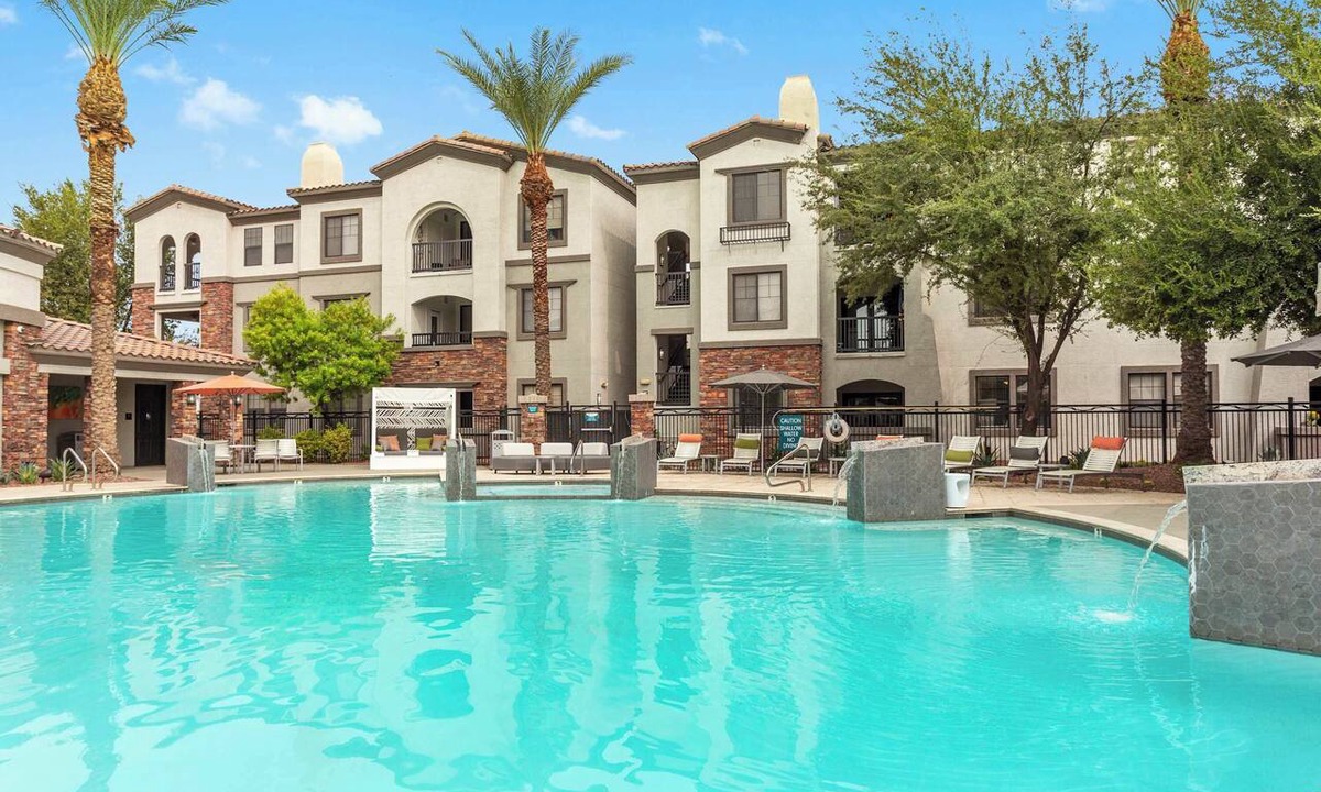 Glendale Sports and Entertainment District Apartment | CozySuites Glendale by the stadium with pool! 22