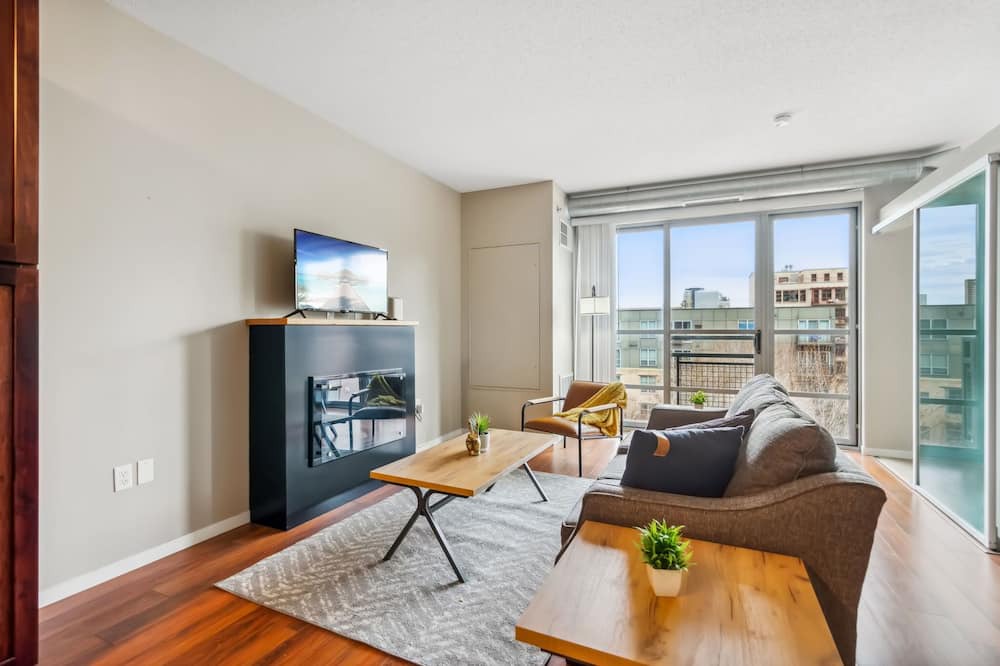 Mill District Apartment | CozySuites Mill District with pool, gym # 09